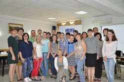 Mai mulți specialiști instruiți în domeniul reprezentării legale a copiilor