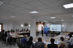 Mai mulți specialiști instruiți în domeniul reprezentării legale a copiilor