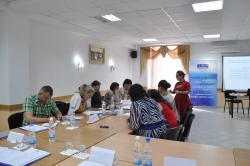 Mai mulți specialiști instruiți în domeniul reprezentării legale a copiilor