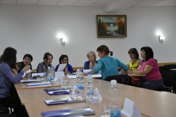 Mai mulți specialiști instruiți în domeniul reprezentării legale a copiilor