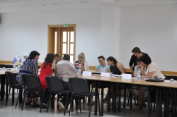Mai mulți specialiști instruiți în domeniul reprezentării legale a copiilor