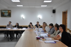 Mai mulți specialiști instruiți în domeniul reprezentării legale a copiilor