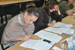 Mai mulți specialiști instruiți în domeniul reprezentării legale a copiilor