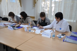 Mai mulți specialiști instruiți în domeniul reprezentării legale a copiilor