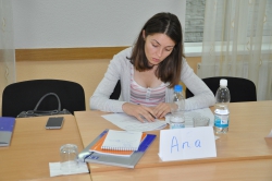 Mai mulți specialiști instruiți în domeniul reprezentării legale a copiilor