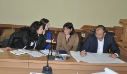 Discuții și interacțiuni în echipă la ședința grupului de lucru în raionul Ungheni