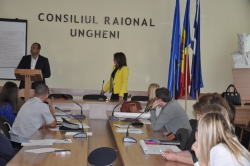 Discuții și interacțiuni în echipă la ședința grupului de lucru în raionul Ungheni