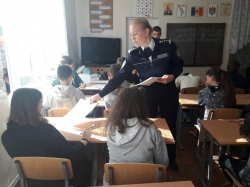 Polițiștii, față în față cu elevii despre delicvența juvenilă